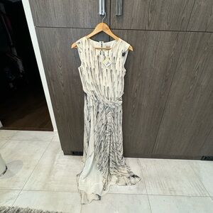 Stunning Size 2 Haute Hippie floor length tapered dress.